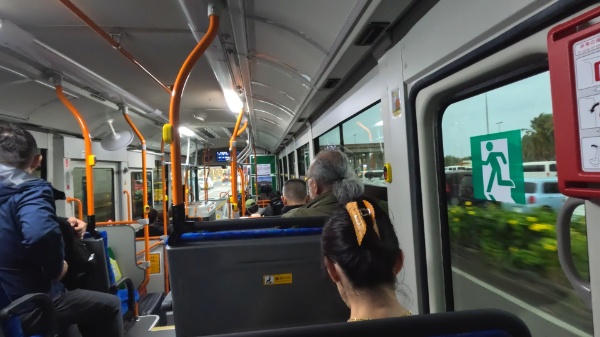 石垣空港へ向かうバスからの景色