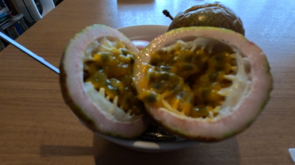 パッションフルーツの中身
