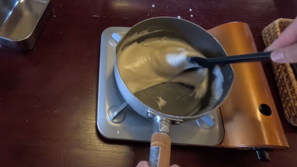 ジーマミー豆腐をねっちりになるまで練る