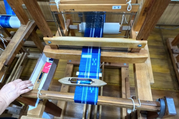 ミンサー織り体験で完成したコースター